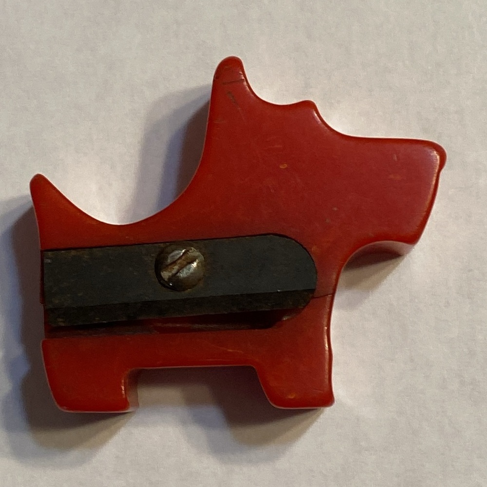 Vintage Bakelite Red Scottie Dog Pencil Sharpener - Picture 5 of 12